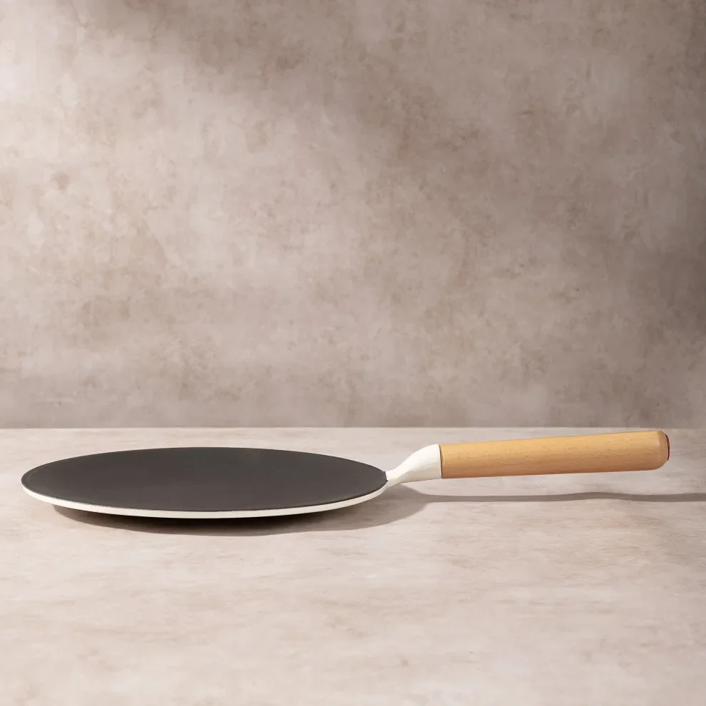 No. 10 Enamel Cast Iron Roti Tawa (26cm) - Image 8