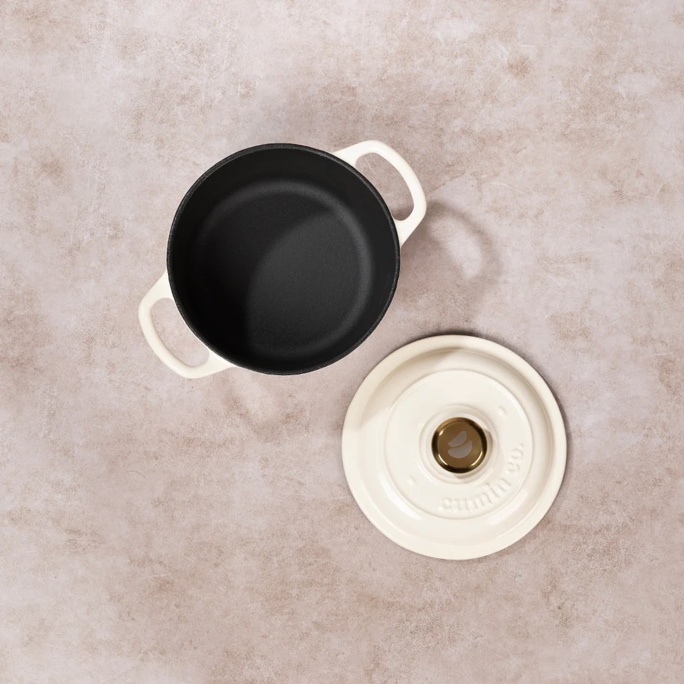 No. 6 Enamel Cast Iron Dutch Oven (1.2L) - Image 8