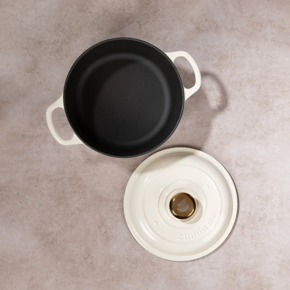 No. 8 Enamel Cast Iron Dutch Oven (2.5L) - Image 8