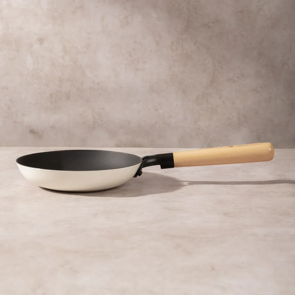 No. 8 Enamel Cast Iron Pan LITE (20cm) - Image 8