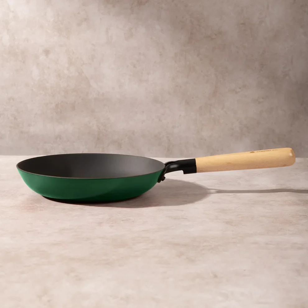 No. 9 Enamel Cast Iron Pan LITE (24cm) - Image 4